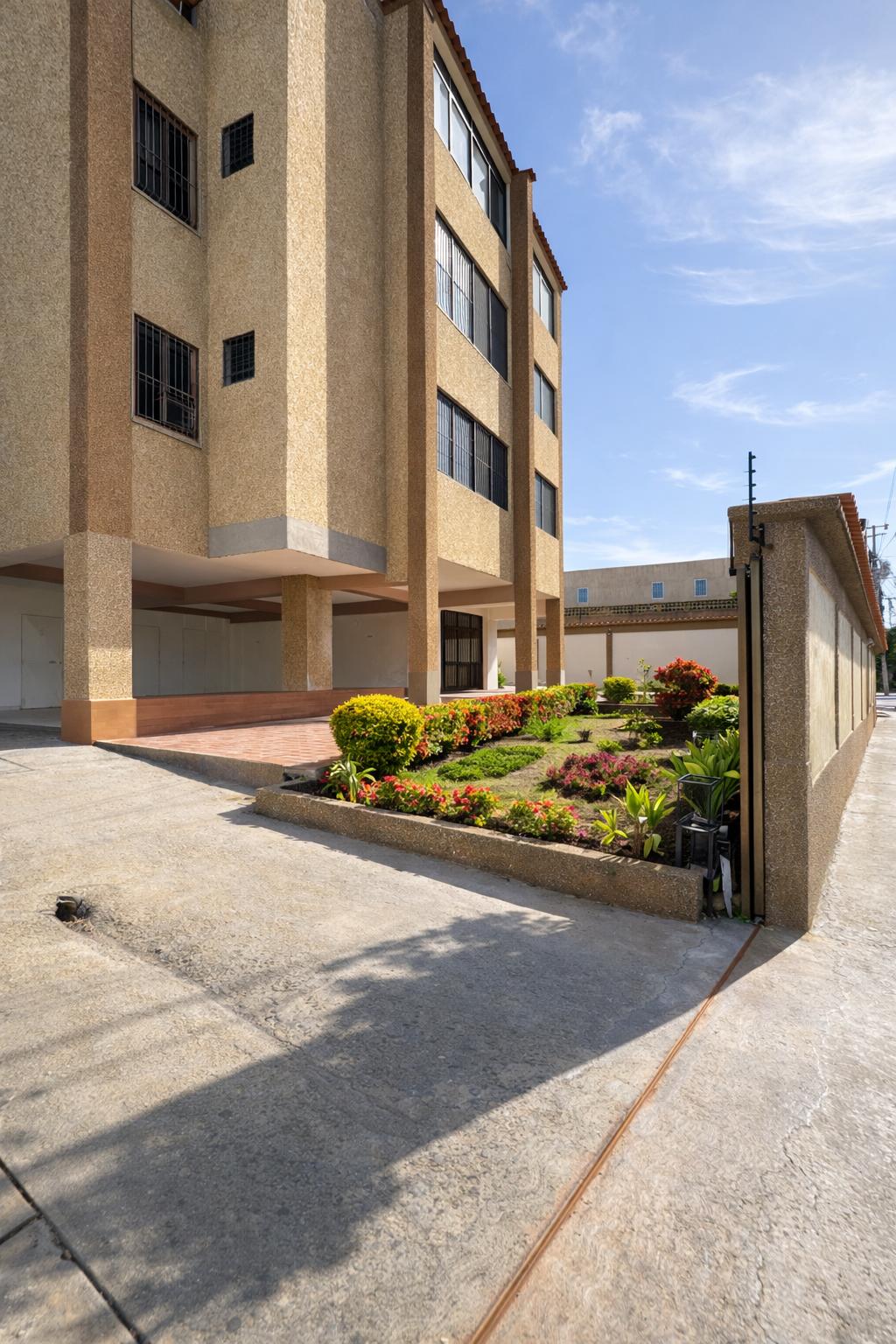 Entrada del edificio del apartamento moderno