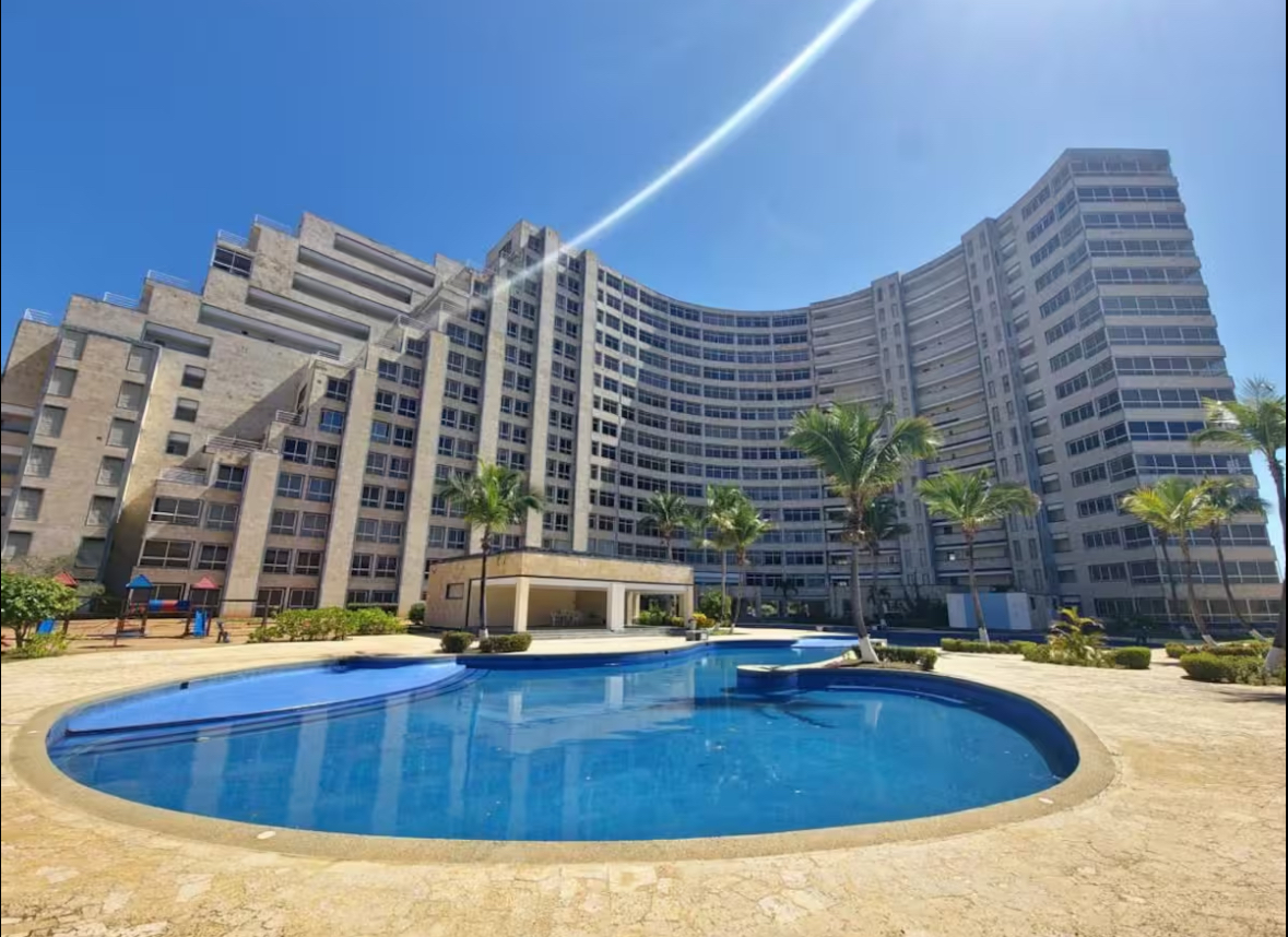 Apartamento con vistas a la laguna área de descanso